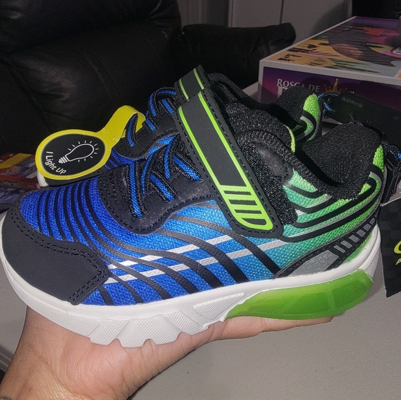 Athletic Works Boy Light Up Athletic Sneakers - Picture 3 of 7